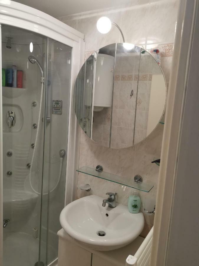 Apartma Soncek Premantura Luaran gambar